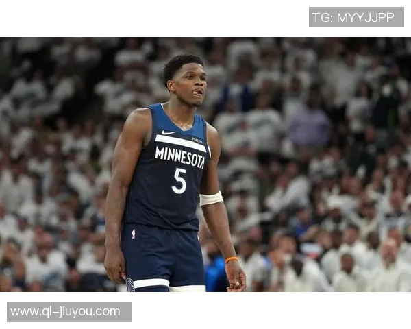 爱德华兹单节狂砍17分全场30分助球队掀起胜利浪潮