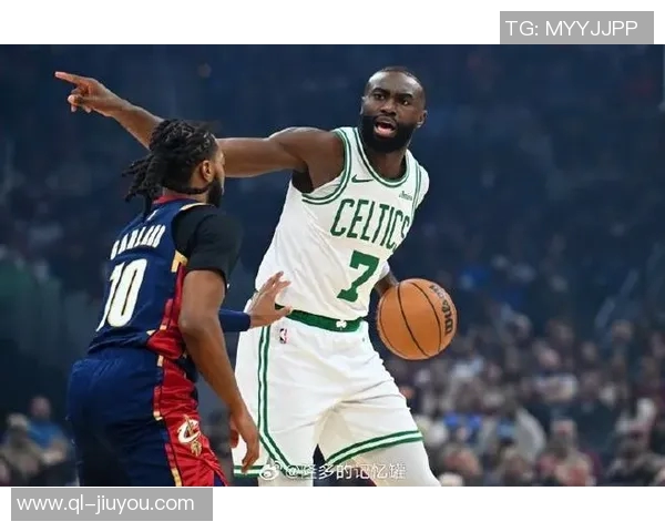 杰伦布朗半场表现出色独得12分助球队领先正负值高达24 杰伦布朗半场表现出色独得12分助球队领先正负值高达24