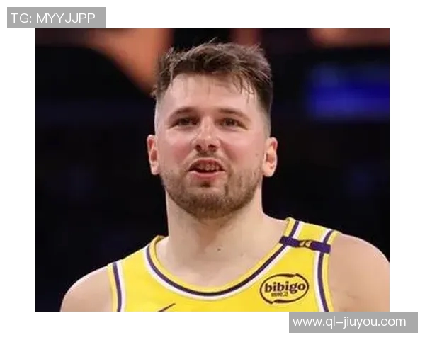 东契奇盛赞斯玛特防守技巧称其独特表现令人惊叹 东契奇盛赞斯玛特防守技巧称其独特表现令人惊叹