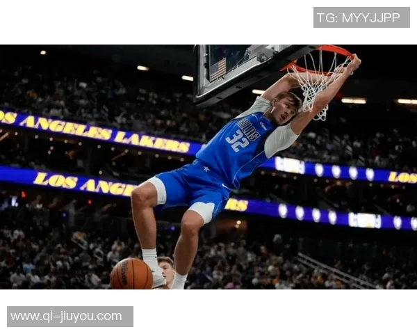 19岁新星弗拉格首秀狂砍33分9板9助展现全能实力引发关注