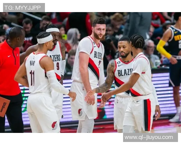 安芬尼西蒙斯表现出色16投10中砍下23分助球队迎战困难局面